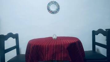 Economy-Dreibettzimmer, Blick auf die Anlage