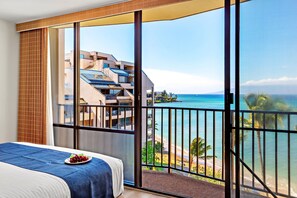 2 bedrooms, iron/ironing board, free WiFi, bed sheets - 9th floor haven with ocean views (Lahaina)