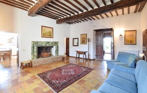 Smart TV, fireplace, table tennis - Lovely home in Foligno with sauna (Foligno)