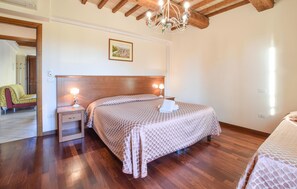 1 bedroom, travel cot, free WiFi - Awesome apartment in Cannara with swimming pool (Cannara)