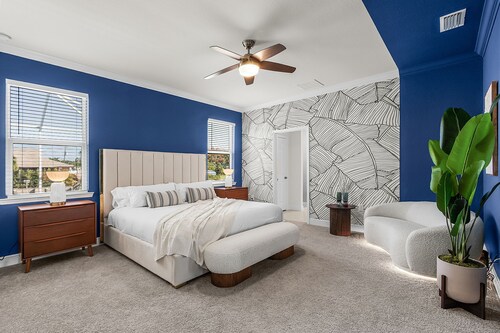 Unique Paradise 5BR W/KING Bed,3BA,GYM, POOL, BBQ!