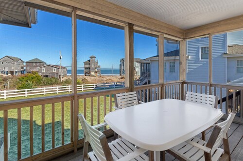 Egret – Bright Buxton Townhome w/ Ocean Views