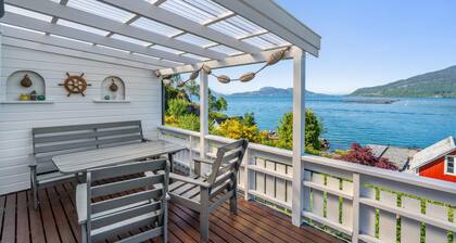 Awesome home in Skiftun with house sea view