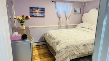 2 bedrooms, iron/ironing board, WiFi, bed sheets