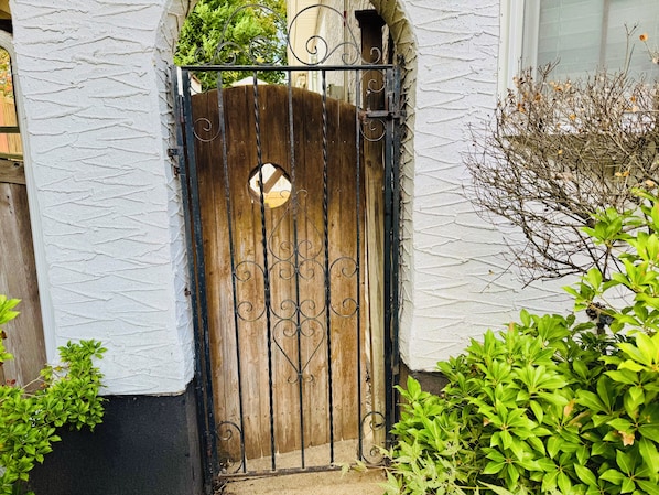 تفاصيل الفندق من الخارج