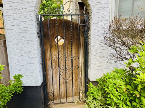 Pleasant 2-bedroom apartment with AC in West Hempstead