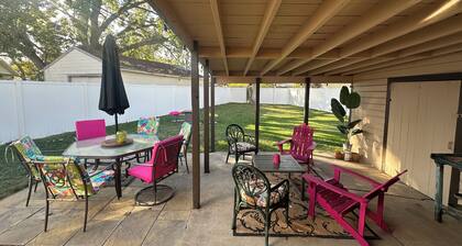 Delightful 3-bedroom Retro Revival House in Rapid City