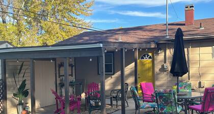 Delightful 3-bedroom Retro Revival House in Rapid City