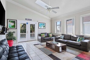 TV - Zen Garden - 4BR, Private Pool, Bay Views (South Padre Island)