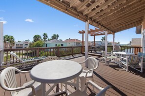 Outdoor dining - 203 Spacious 5BR home in South Padre Island, perfect for family getaways. (South Padre Island)
