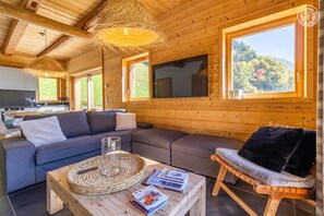 Smart TV - ANNAPURNA LODGE - BEAUFORT (BEAUFORT)