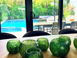 A heated pool - Designer Wilton Manors Villa: Heated Pool, 4 BR, Prime Location (Wilton Manors)