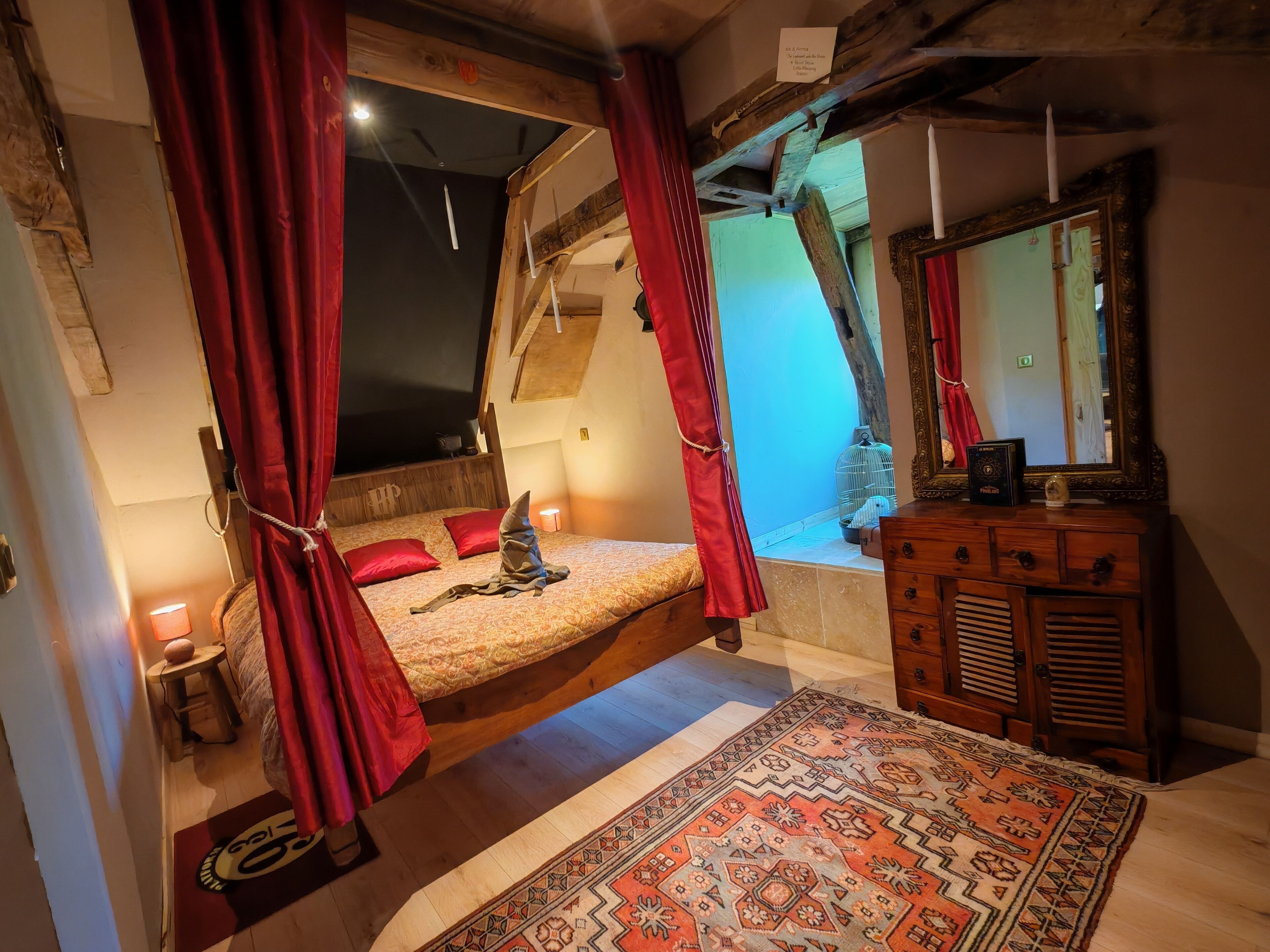 8 chambres, fer et planche à repasser, Wi-Fi, draps fournis