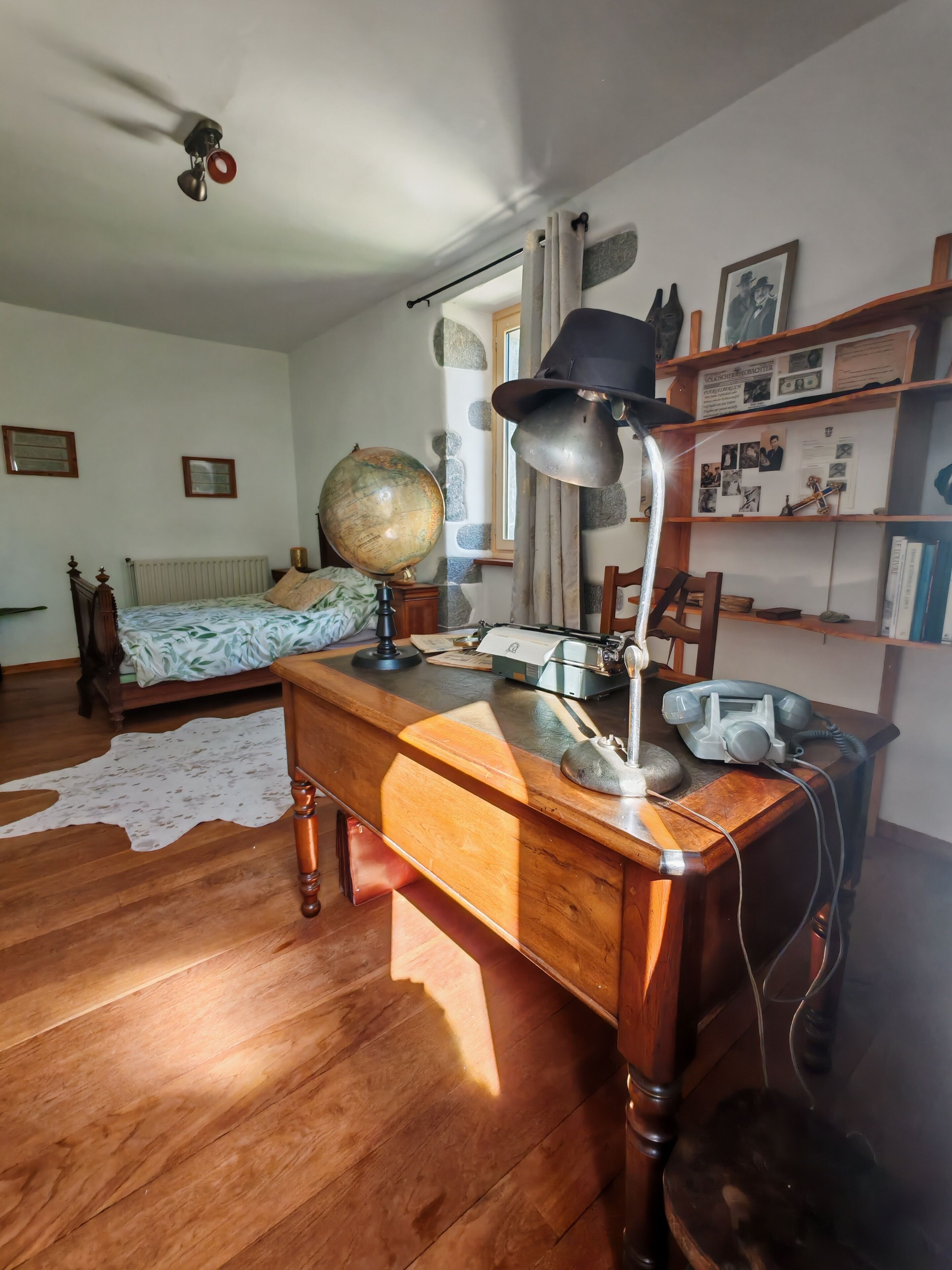 8 chambres, fer et planche à repasser, Wi-Fi, draps fournis