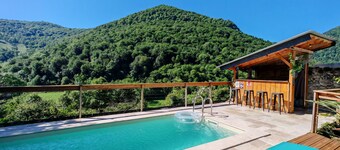 Paradise lost swimming pool jacuzzi billiards table soccer...