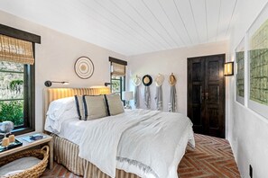 5 chambres, fer et planche à repasser, Wi-Fi, draps fournis