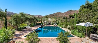 Spacious 5-bedroom house with fitness room and AC in beautiful Malibu