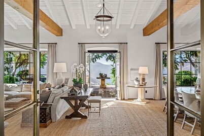 Spacious 5-bedroom house with fitness room and AC in beautiful Malibu