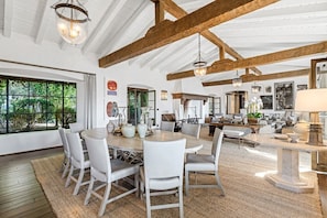 Dining - Spacious 5-bedroom house with fitness room and AC in beautiful Malibu (Malibu)
