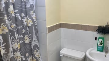 Toallas, jabón, papel de baño