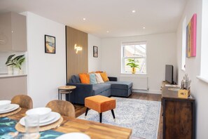TV - Snettisham Haven: Bright 2BD Coastal Retreat (Snettisham)