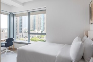 2 habitaciones, tabla de planchar con plancha, wifi y ropa de cama 