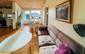 TV - 2 bedroom stunning home in Lysekil (Lysekil)