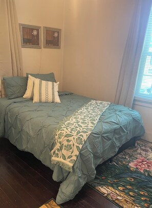 3 bedrooms, desk, iron/ironing board, travel cot - Cozy 3 Bdrm home in King George. 5 mins to Dahlgren Naval Base and Southern MD (King George)