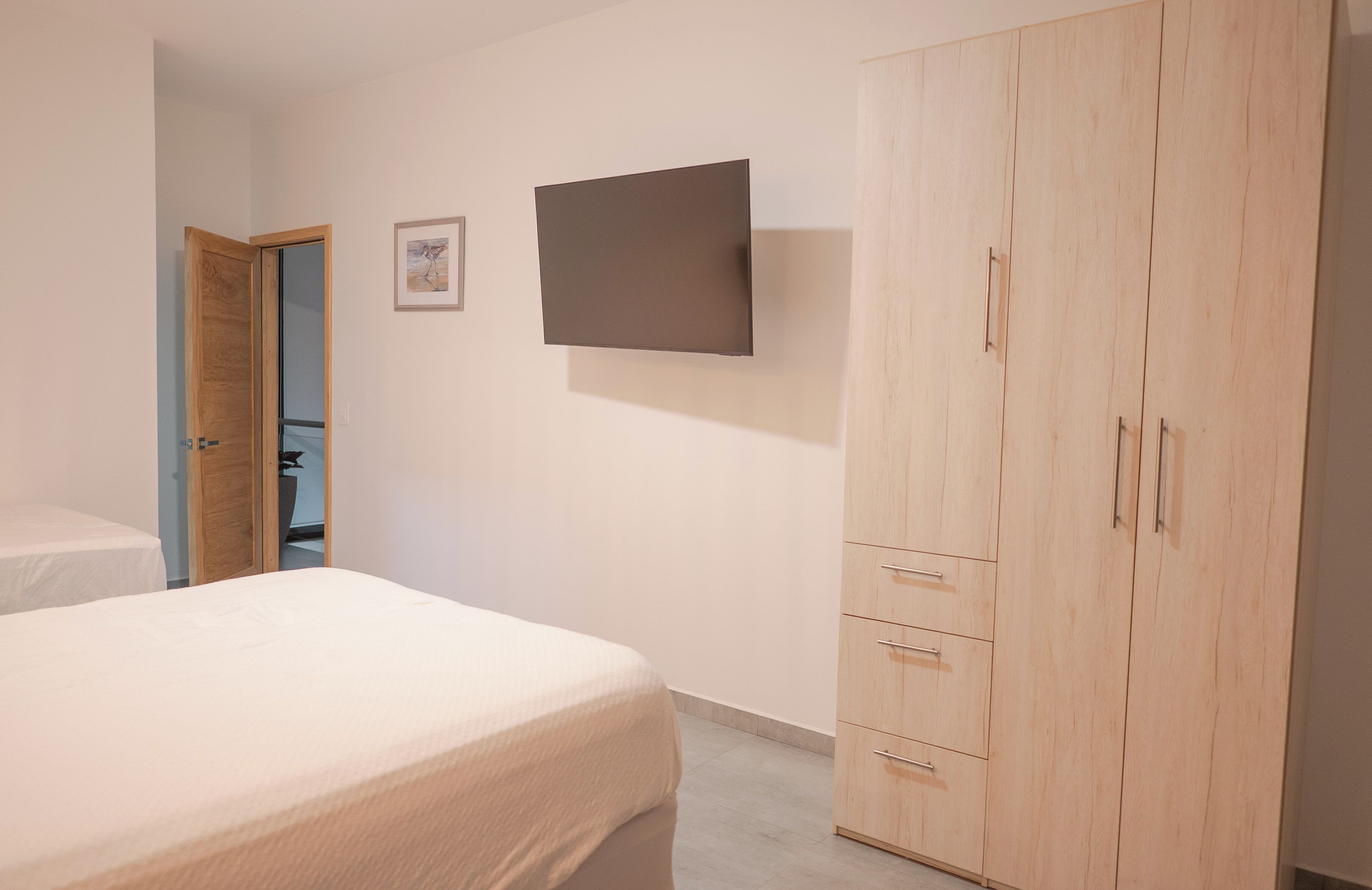 4 bedrooms, iron/ironing board, WiFi