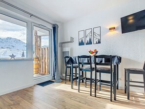 Dining - Les Olympiades by Interhome (Val Thorens)
