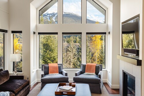 ❄︎Winter Wonderland at Ravencrest❄︎ | 4BR Luxury Condo| Mtn Views