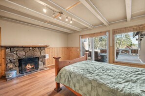 Free WiFi, bed sheets - Appleview - Walk to Village/Lake, Lake View, Hot Tub, BBQ (Big Bear Lake)