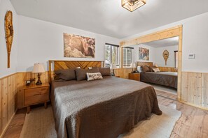 3 bedrooms, in-room safe, free WiFi, bed sheets - The Hideaway - Near Lake & Village, Hot Tub, Fireplace, AC (Big Bear Lake)