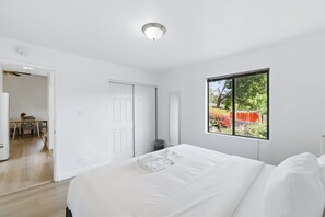 6 slaapkamers, een strijkplank/strijkijzer, wifi, beddengoed