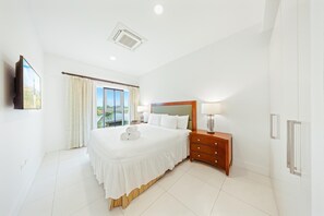2 bedrooms, iron/ironing board, WiFi, bed sheets - 2BR2BA Condo w/Pool~Beach Tennis~Gym~Close 2 Beach (Noord)