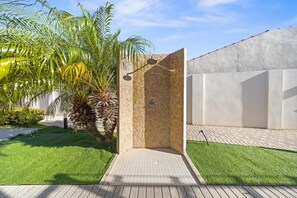 Property grounds - 2BR2BA Condo w/Pool~Beach Tennis~Gym~Close 2 Beach (Noord)