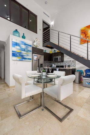 Dining - Modern 2BR 2BA Condo on Top Floor w/ Amazing Views (Noord)