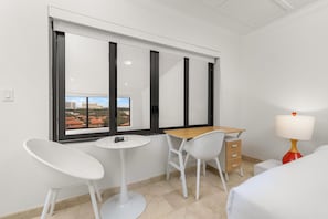2 bedrooms, iron/ironing board, WiFi - Modern 2BR 2BA Condo on Top Floor w/ Amazing Views (Noord)