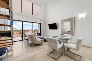 Interior - Modern 2BR 2BA Condo on Top Floor w/ Amazing Views (Noord)