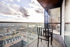 Outdoor dining - Blueground | South Quays, fitness center, nr Thames (London)