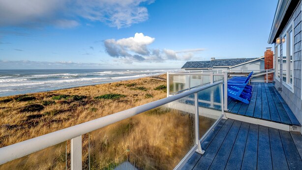 Property grounds - Westport Waves Beach House (Westport)