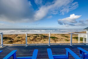 Property grounds - Westport Waves Beach House (Westport)
