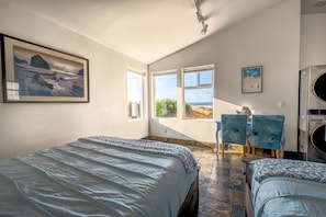 WiFi, bed sheets - Westport Waves Beach House (Westport)