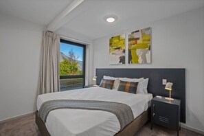 2 habitaciones, tabla de planchar con plancha, cuna de viaje y wifi 