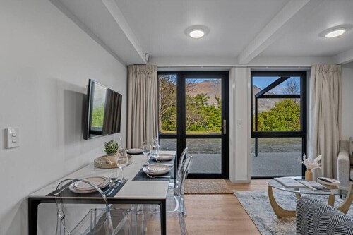 Arawata on the Park - 2BDRM luxury