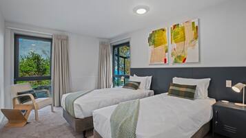 2 bedrooms, iron/ironing board, travel cot, WiFi