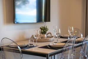 Dining - Arawata Alpine Views - 2BDRM luxury (Queenstown)