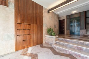 المنشأة من الداخل