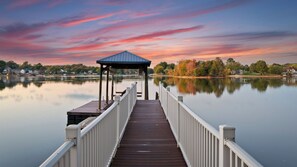 Interior - Lake Norman Retreat w/ Pool, Hot Tub & Private Dock Lake Life Cove by Avantstay (Mooresville)