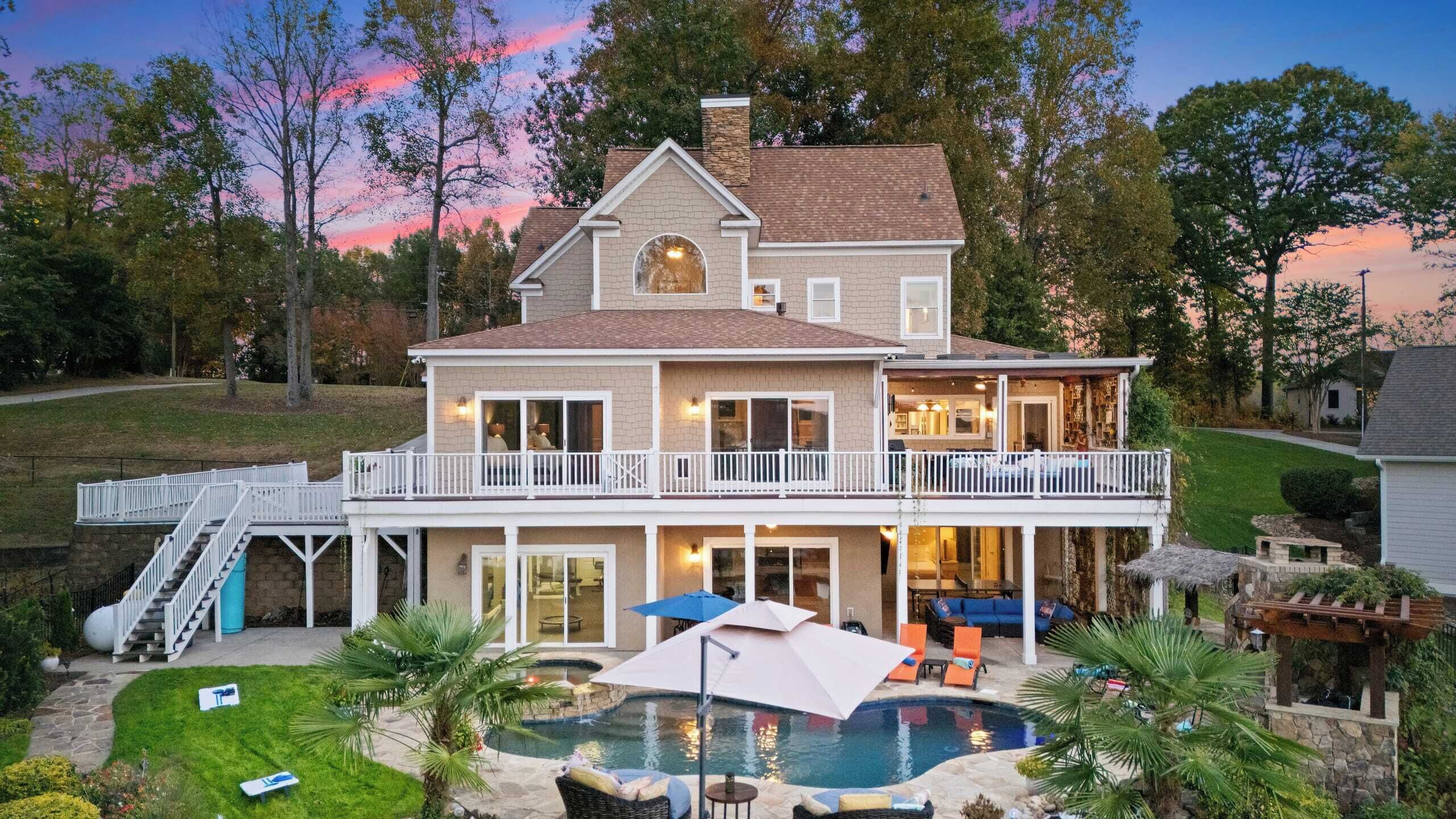 House (6 Bedrooms) | Interior